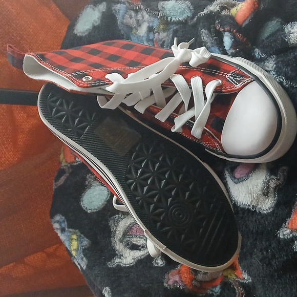 Sneakers 👟 Outwoods Size 7 red,black and white 👌 ♥️ - Picture 3 of 4